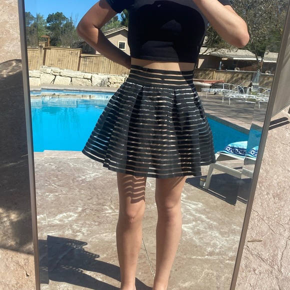 Super cute poofy skirt - Picture 3 of 7